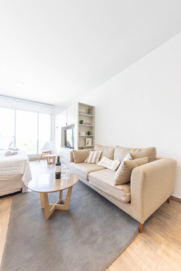 Monoambiente con balcón en Chacarita