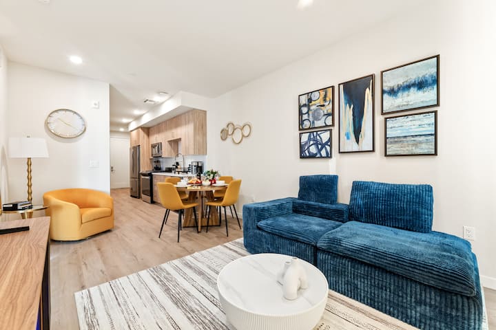 Prestige 2bd-2ba•free Parking, Pool & Jacuzzi, Wof - West Hollywood, CA
