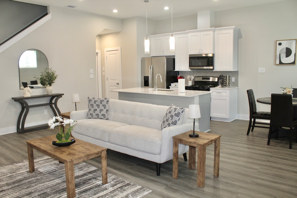 Successful Airbnb property: New Gated 3BR Home | Free Parking | Houston in Eastex Jensen Area