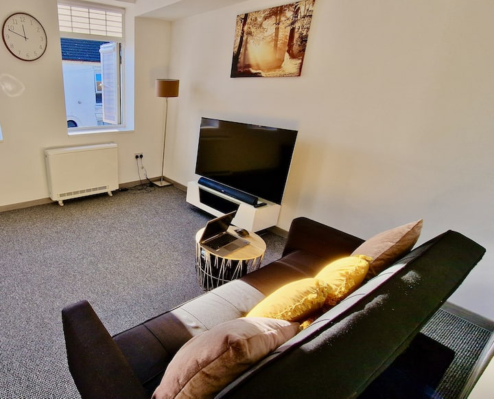 Airy Property | Near Hospital | Park Free - 北安普頓