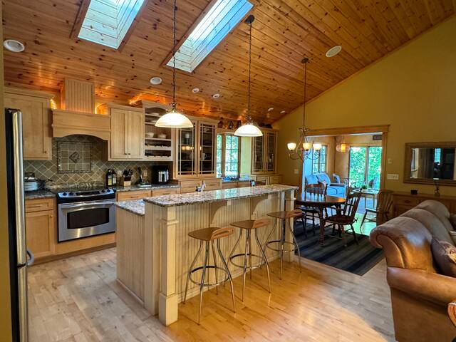 Gorgeous lake home with beachside cabana! gallery image 3