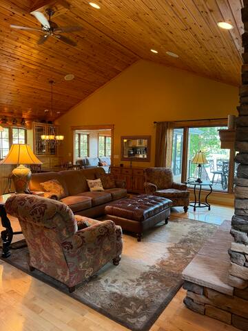 Gorgeous lake home with beachside cabana! gallery image 2