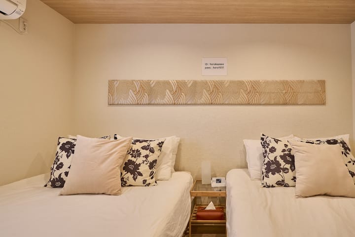 独立した4つの寝室。大人数でもプライベートな就寝スペースを確保できます。

One of 4 private bedrooms. Ensures a quiet and comfortable sleep for large groups.

共 4間獨立臥室。即使人數眾多，也能享有安靜舒適的私人睡眠空間。