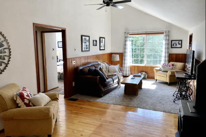 Timber River Cabin | Hot Tub + Trail To River - Ashford, WA