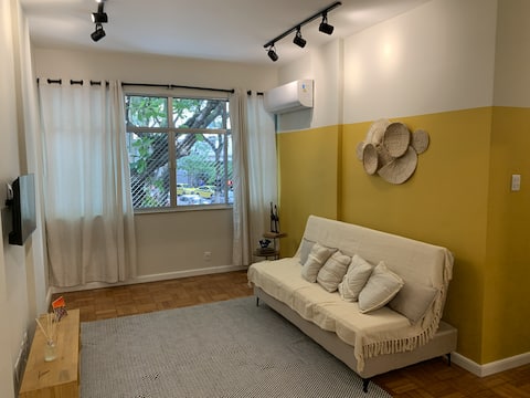 Successful Airbnb property: 2 Bedroom Apartment Ipanema Arpoador RJ in Rio De Janeiro