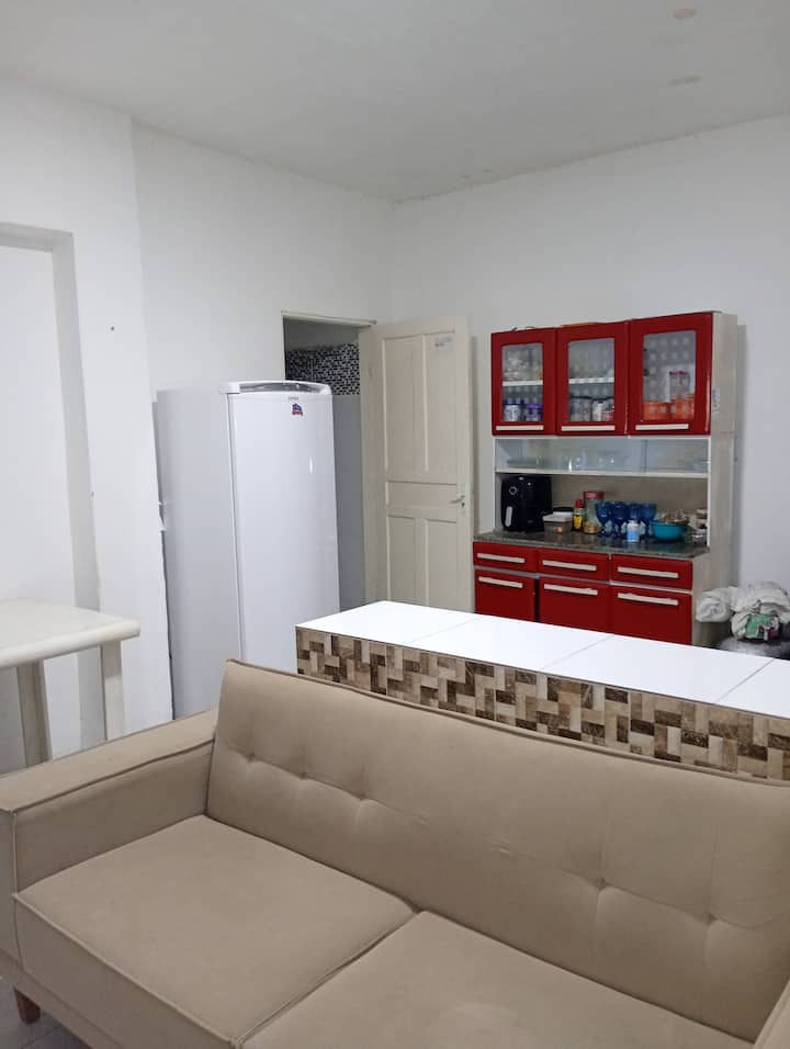 Casa Com óTima Localização, Bem Próximo A Praia. - Camocim