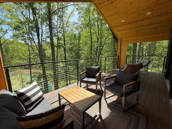 Dog-friendly Cabin · Fire Pit · Hot Tub · Sleeps 6 - Ohio