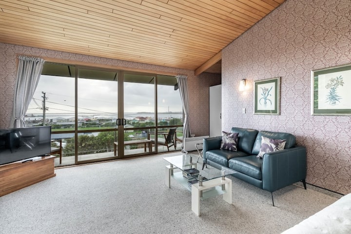 Foveaux Retreat: Seaview Room - Bluff, New Zealand