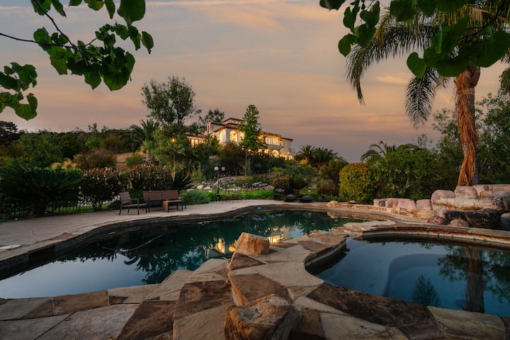 Skyhawk Topanga Ocean View Equestrian Estate - Malibú, CA
