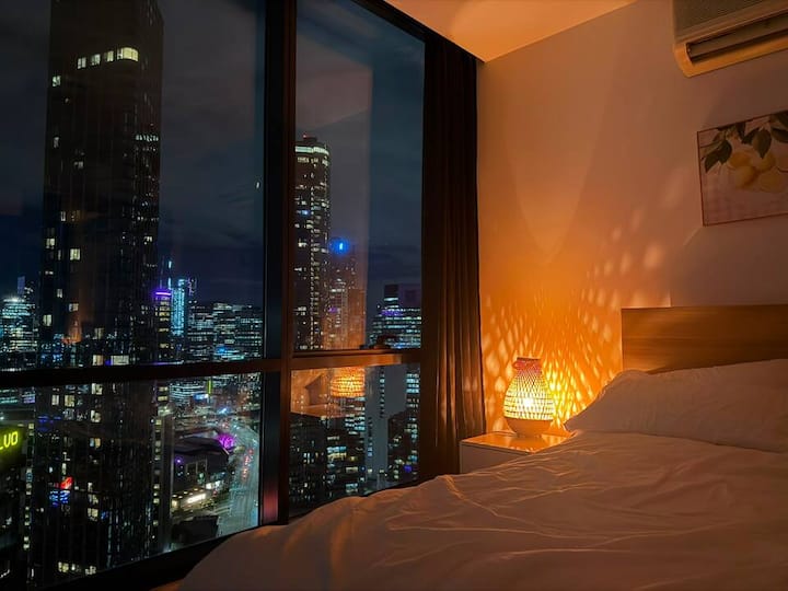 Free Parking On Premise | 3 Bed | Amazing Views - Melbourne