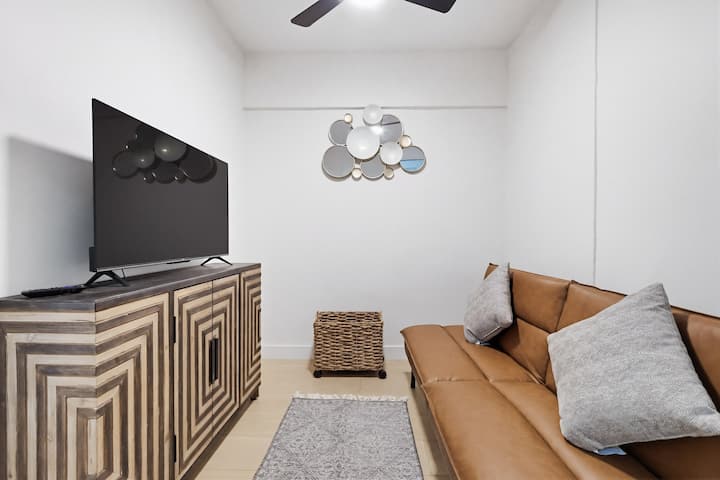 Cozy 1 Br Suite | Newly Renovated, Near La, Lb &Oc - South Gate, CA