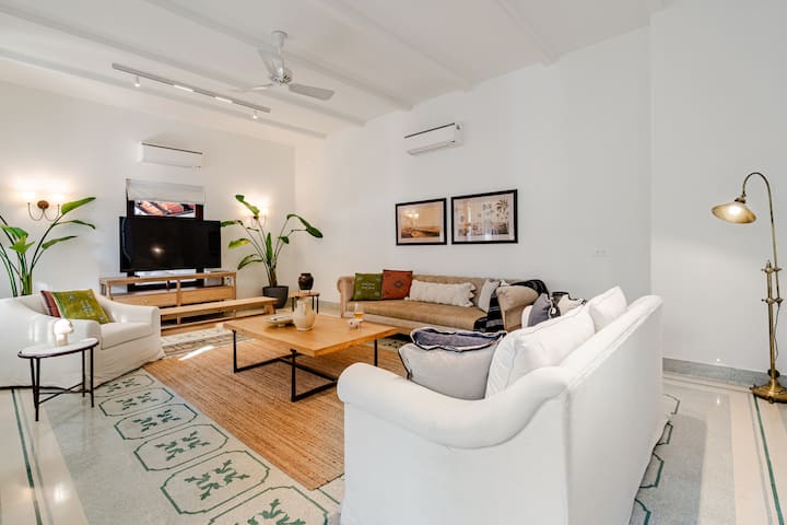 Living room image 5