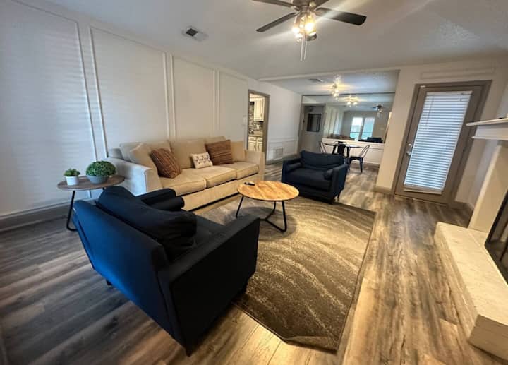 *Extended Stay: Backyard, Garage, Fireplace* - Carrollton, TX