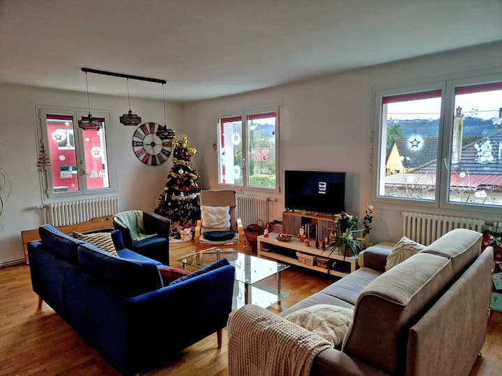 Maison De Ville Avec Une Jolie Vue - Lons-le-Saunier
