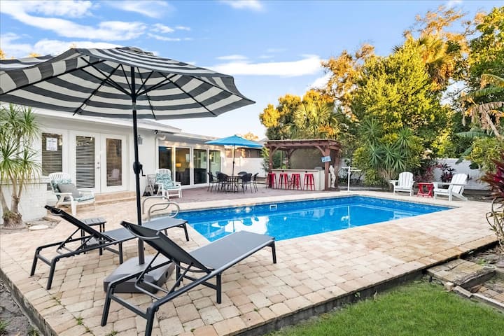 Heated Pool + Outdoor Kitchen | Private Backyard - Clearwater Beach, FL