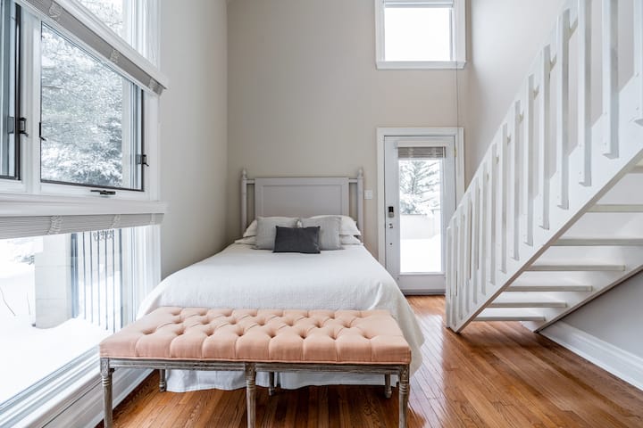 Private Suite With Loft - Collingwood