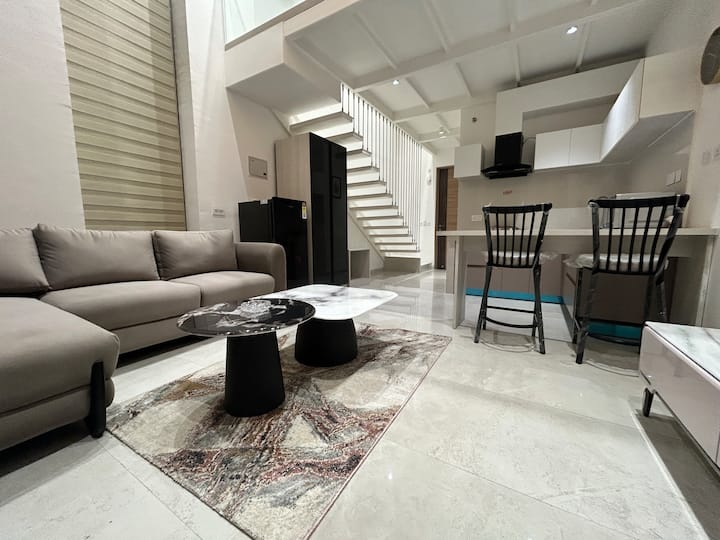 The Main Street Loft - Manesar