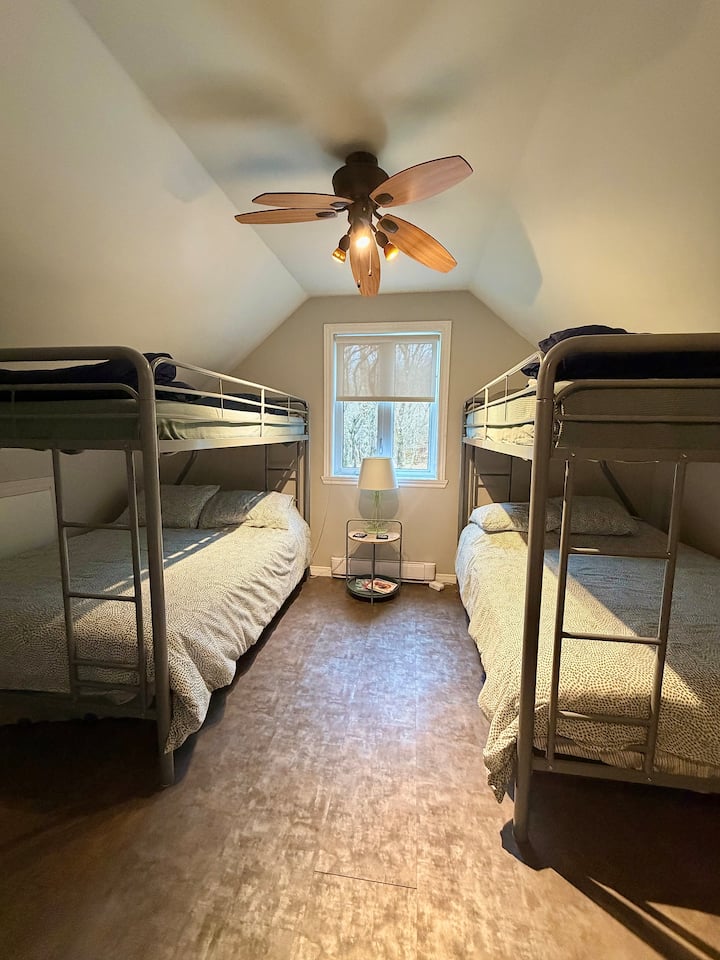 2nd bedroom upstairs, with 2 bunk beds: double mattress at the bottom and single mattress at the top.