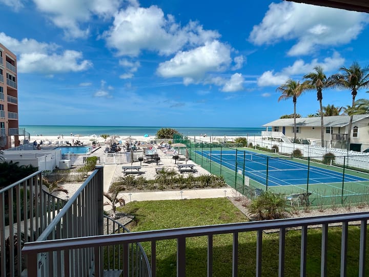 Luxury Beach Front Bliss For The Whole Family - Indian Rocks Beach, FL