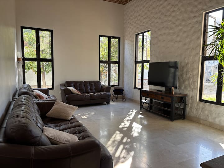 Casa De Juan • Spacious Villa & Garden In La Paz - La Paz