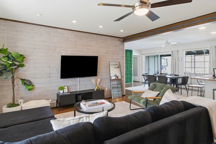 Old Town Scottsdale Retreat | Pool + Putting Green - Tempe, AZ