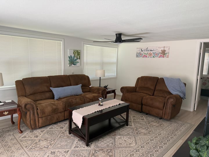 Nuthouse 3 On The Weeki - Weeki Wachee, FL