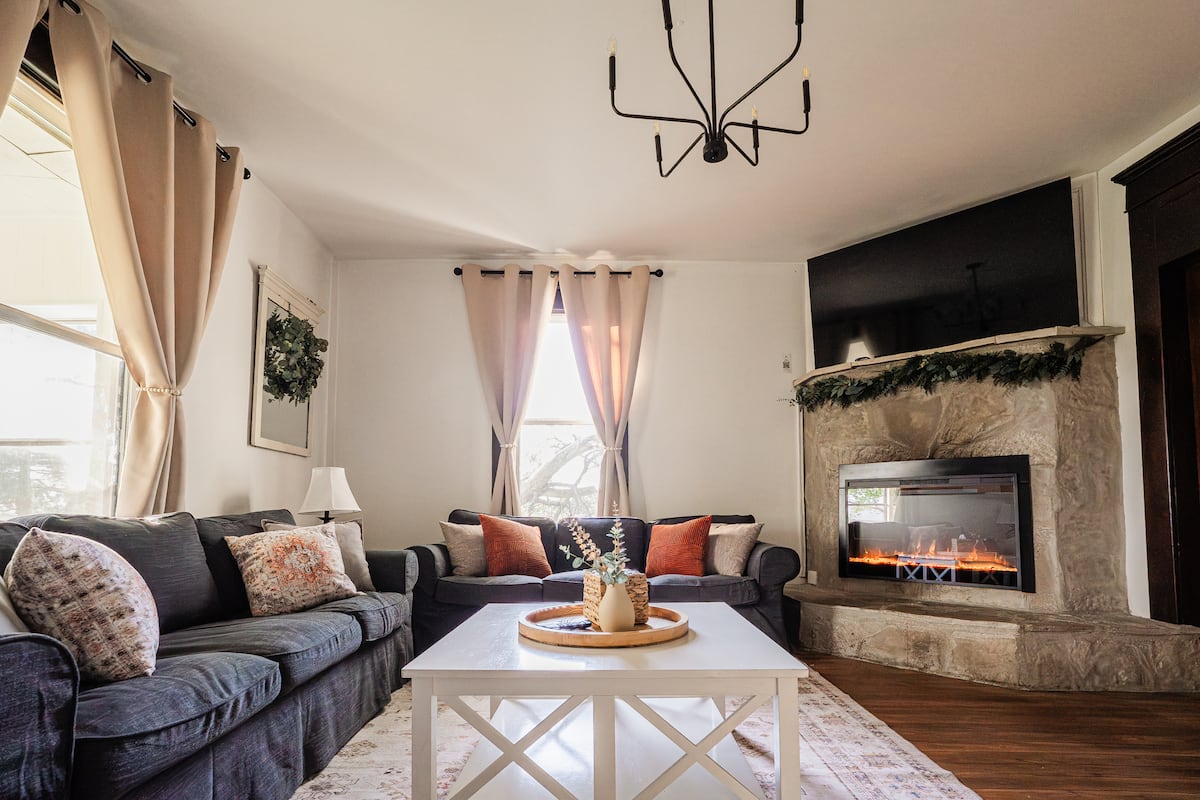 Tranquil Farmhouse — renovated 4-bedroom farmhouse with game room near Plain City, Ohio