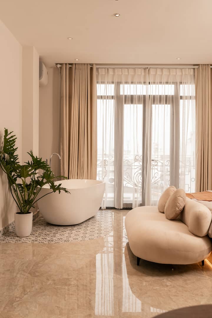 Phan Xich Long St • 50m2 • Big Balcony & Bathtub