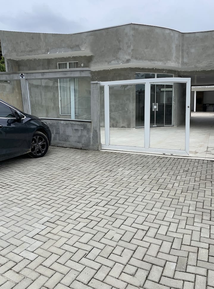 Uma Casa Com  Espaço Para O Conforto Da Família - Guaratuba