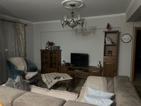 Popular Airbnb listing: Cozy Apartment Near Tirana Terminal in Kashar