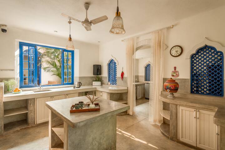 Full kitchen image 1