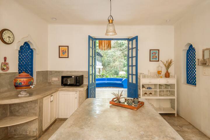 Full kitchen image 2