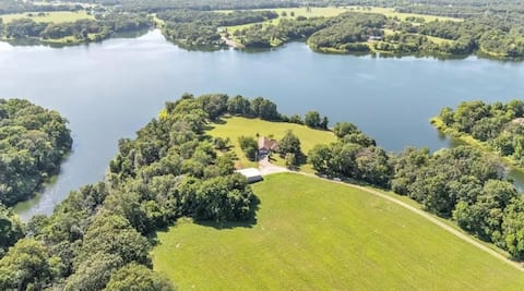 Private Peninsula Retreat on Flint Creek Lake
