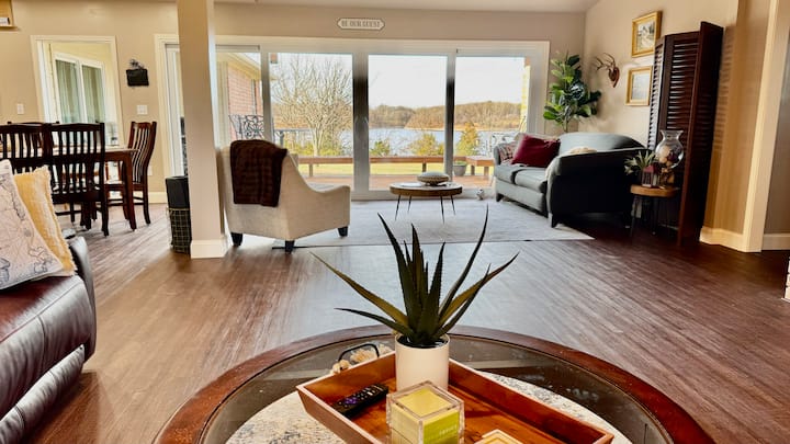 Private Peninsula Retreat On Flint Creek Lake - Decatur, AR