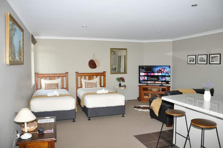 Parnwell Villa Apartment - The Tropical Oasis - Tauranga
