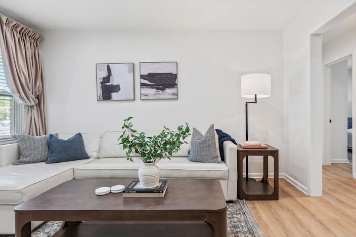 Minutes From Sugarhouse-elegant Gem W/parking Spot - Salt Lake City, UT