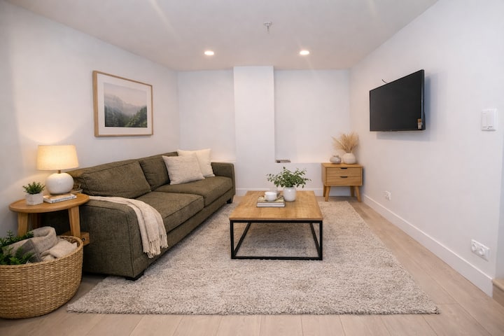 10 Min To Airport. 2 Min To Station. Sec-parking. - Penshurst