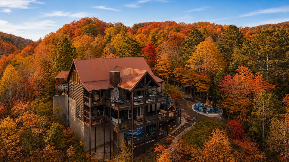 Foxhaven Ridge, a ridge-top chalet in the Smokies, Sevierville, Tennessee, United States, photo 1 of 10