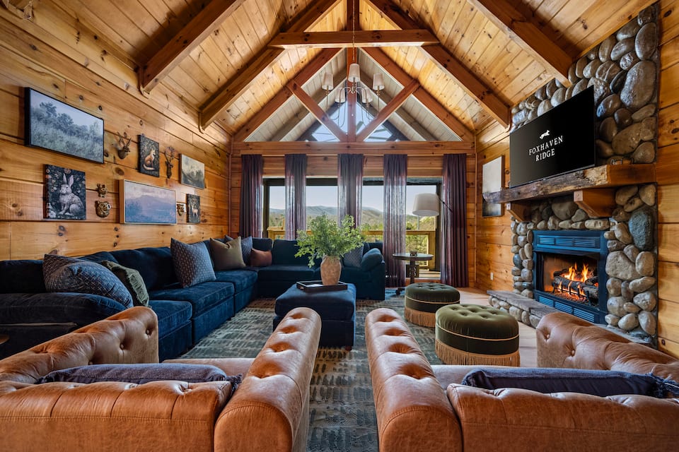 Foxhaven Ridge, a ridge-top chalet in the Smokies, Sevierville, Tennessee, United States, photo 3 of 10
