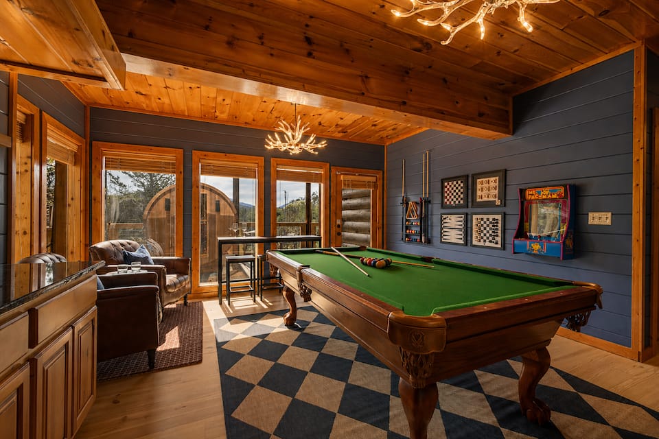 Foxhaven Ridge, a ridge-top chalet in the Smokies, Sevierville, Tennessee, United States, photo 8 of 10