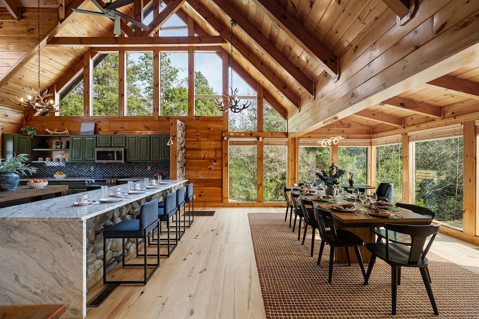 Foxhaven Ridge, a ridge-top chalet in the Smokies, Sevierville, Tennessee, United States, photo 4 of 10