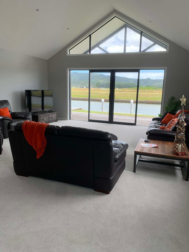 Hosts On The Coast  Captains Landing - Whitianga