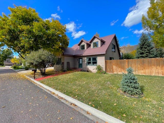 Quiet Basalt Home/Fenced Yard, Work Space, Pets ok