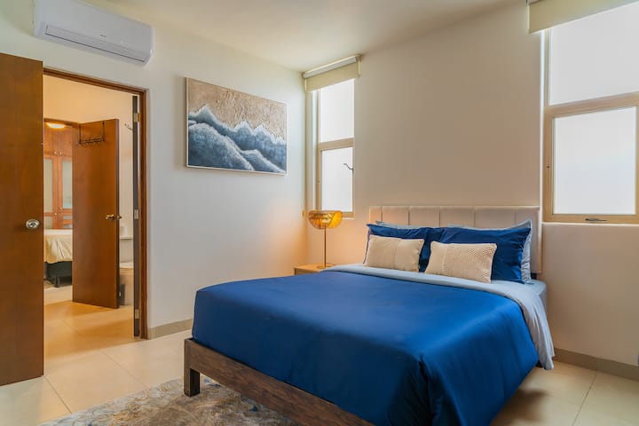 Izba číslo 2 so šatníkom, televízorom, Smart TV. 