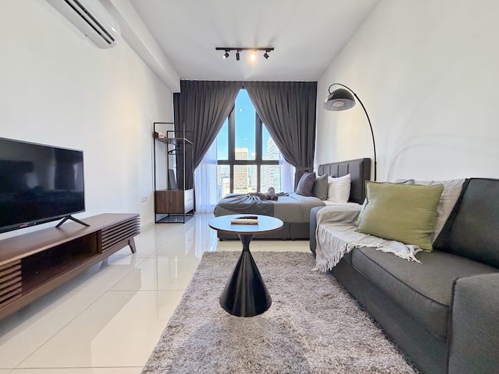 Majestic Modern Studio Suites W/ Rooftop Pool - Kuala Lumpur