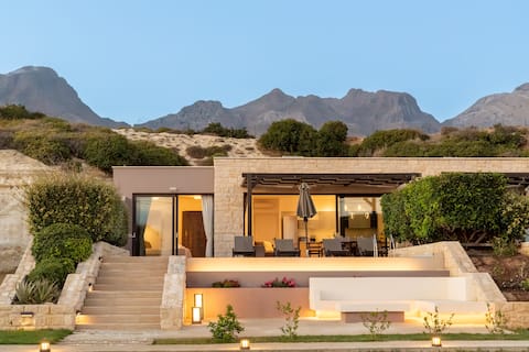 Mary 3, Waterfront villa,Private pool,Tavern