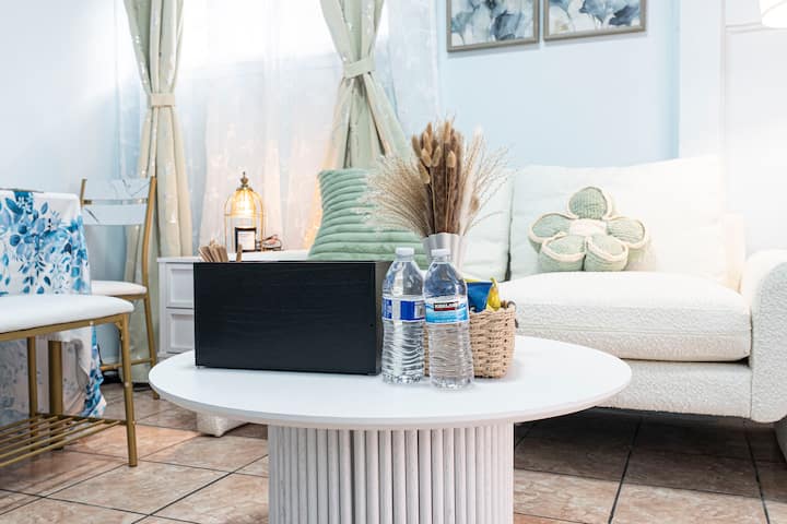 Blue Chic 1b | Work Desk & Reading Window - 阿罕布拉