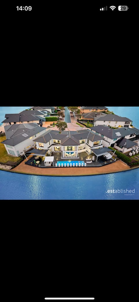 Elegant Waterfront Escape – Point Cook