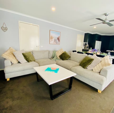 Popular Airbnb listing: Family & Friends Group Entertainer! in Cowes