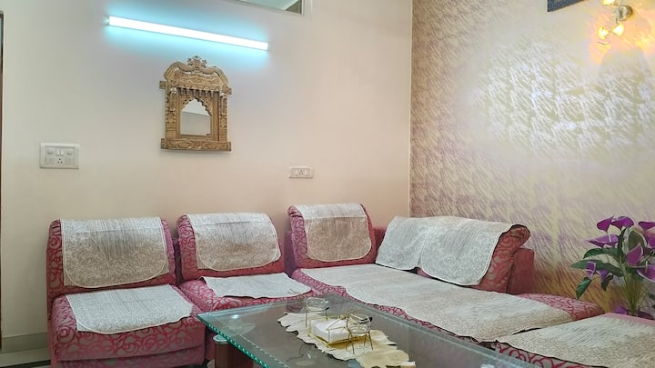 Spacious 2bhk In Lajpat Nagar | Family Stay| Metro - Nueva Delhi